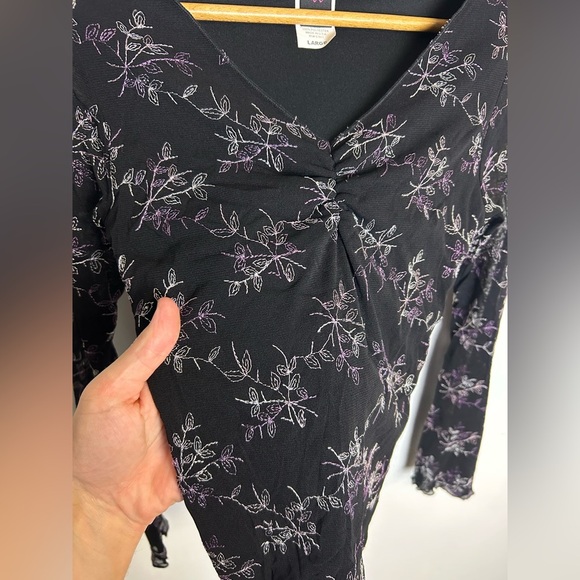 W Wrapper Vtg Y2K Top Blouse Size L Stretch Bell Sleeve Embroidery V-Neck Goth - Picture 3 of 11